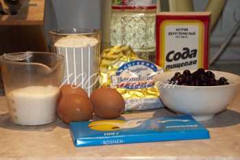 Маффины со смородиной и кусочками шоколада: рецепт с пошаговым фото