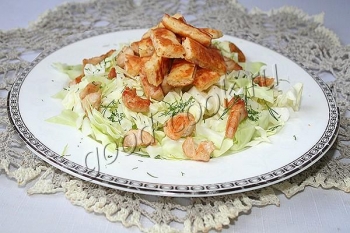 Салат из капусты с курицей и сырными блинчиками. Рецепт приготовления