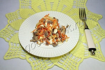 острый салат с корейской морковкой и куриными желудками. Рецепт приготовления